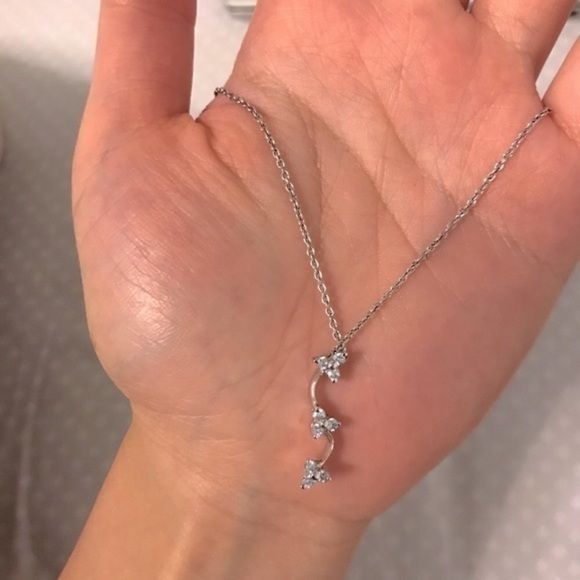 ITALIAN Sterling Silver Trio Lotus Necklace - Picture 3 of 7